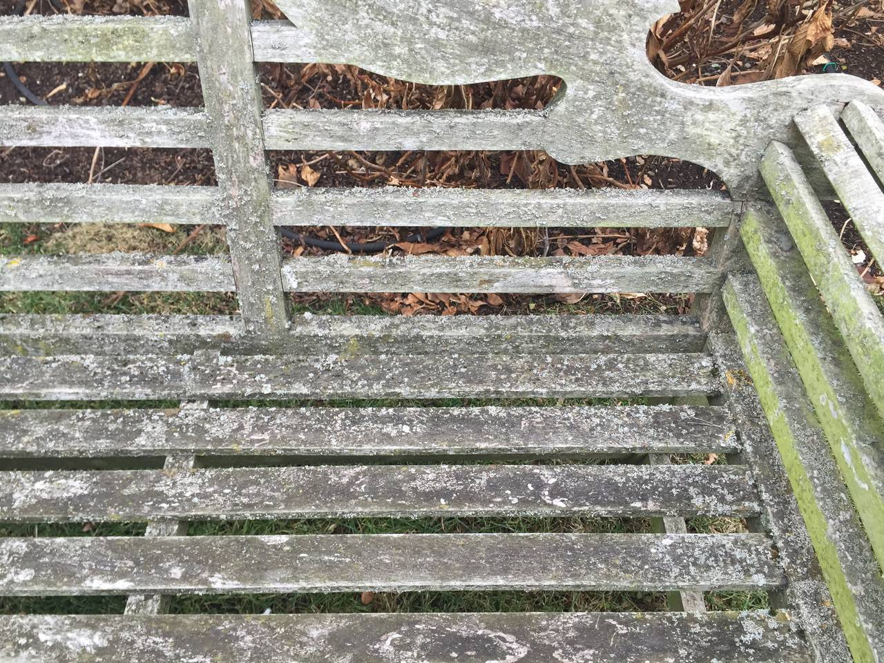 Long Pair of Teak Lutyens Benches In Excellent Condition In Woodbury, CT