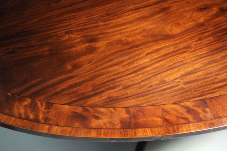 British Fine George III Oval Dining Table For Sale
