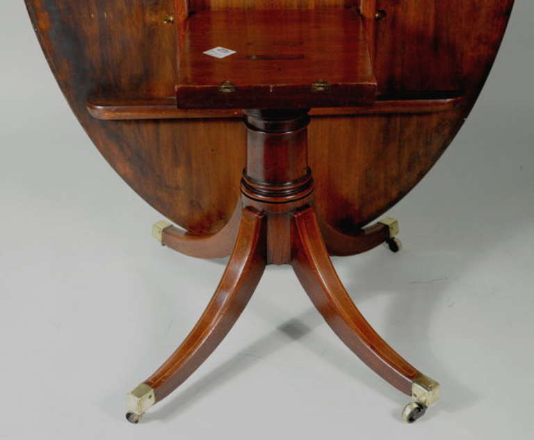 19th Century Fine George III Oval Dining Table For Sale