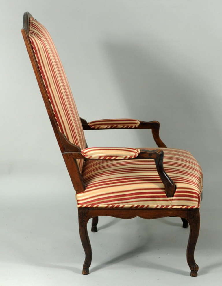 French Provincial Bergere Chair In Excellent Condition For Sale In Woodbury, CT