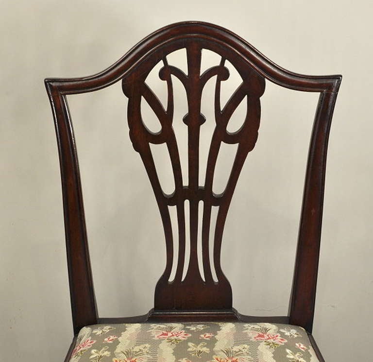 Set of Ten Hepplewhite Carved Mahogany Dining Chairs For Sale 1