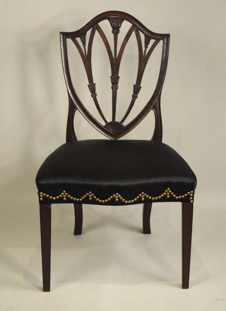 Salem Hepplewhite Side Chair In Excellent Condition For Sale In Woodbury, CT