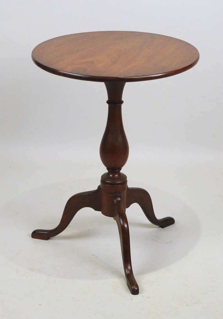 Very fine Queen Anne walnut round top candlestand, with baluster form shaft and three arched cabriole legs ending in snake feet. New London area,
Connecticut, circa 1770-80.