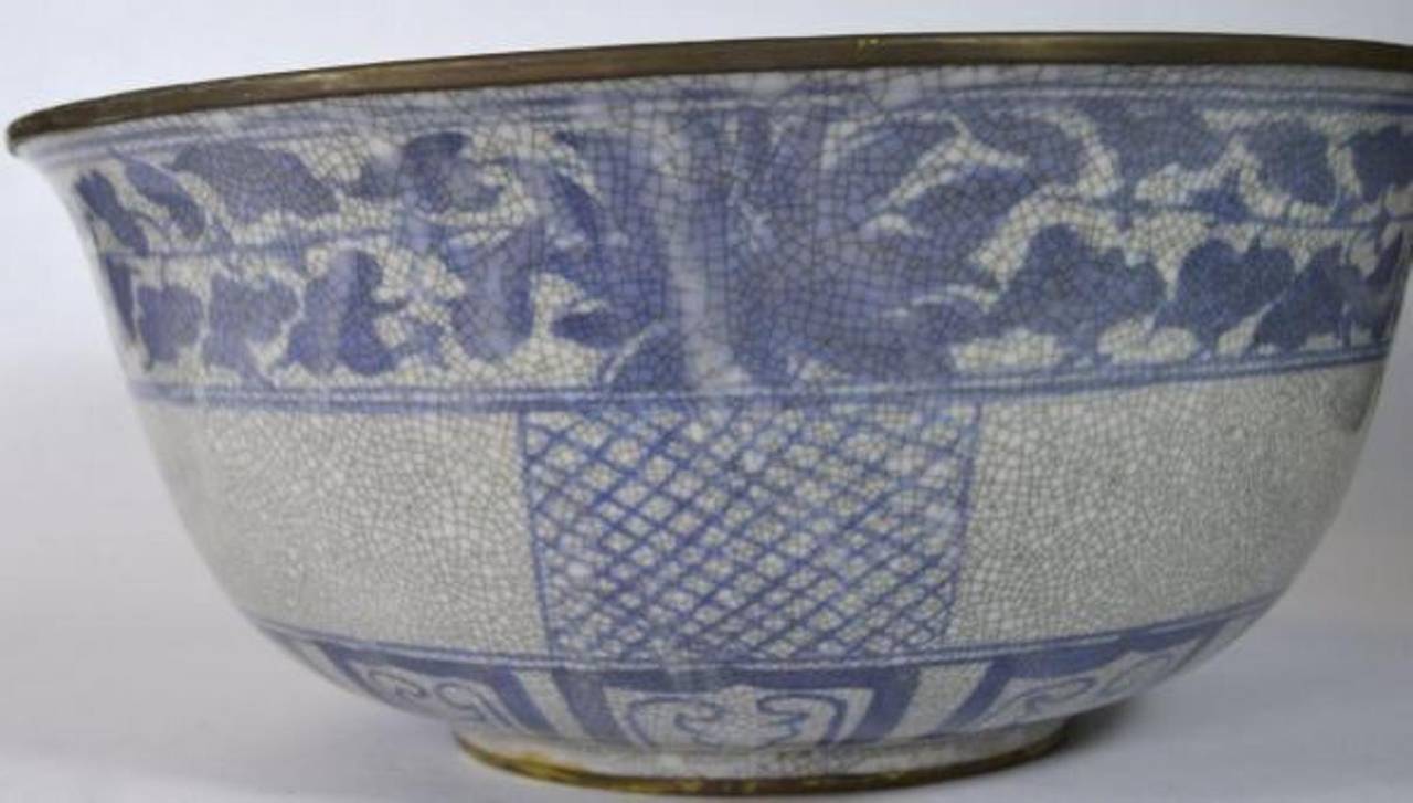 Chinese Blue and White Crackle Patina Porcelain Wash Basin from, China, 20th Century