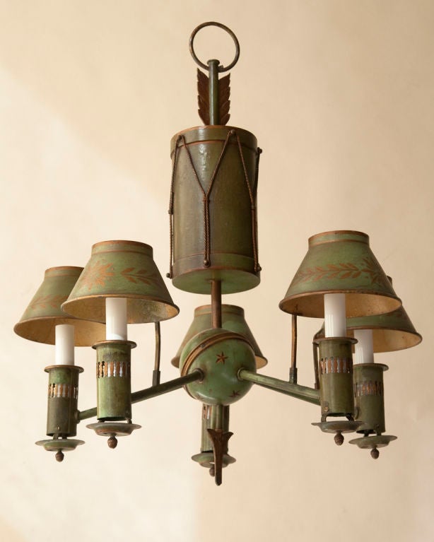 A green tole Directoire style chandelier with drum motif, gilt decoration, five arms, wired for electricity, 20th century

Measures: Diameter 19