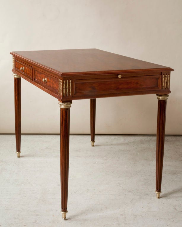 Louis XVI style mahogany writing table In Good Condition For Sale In New York, NY