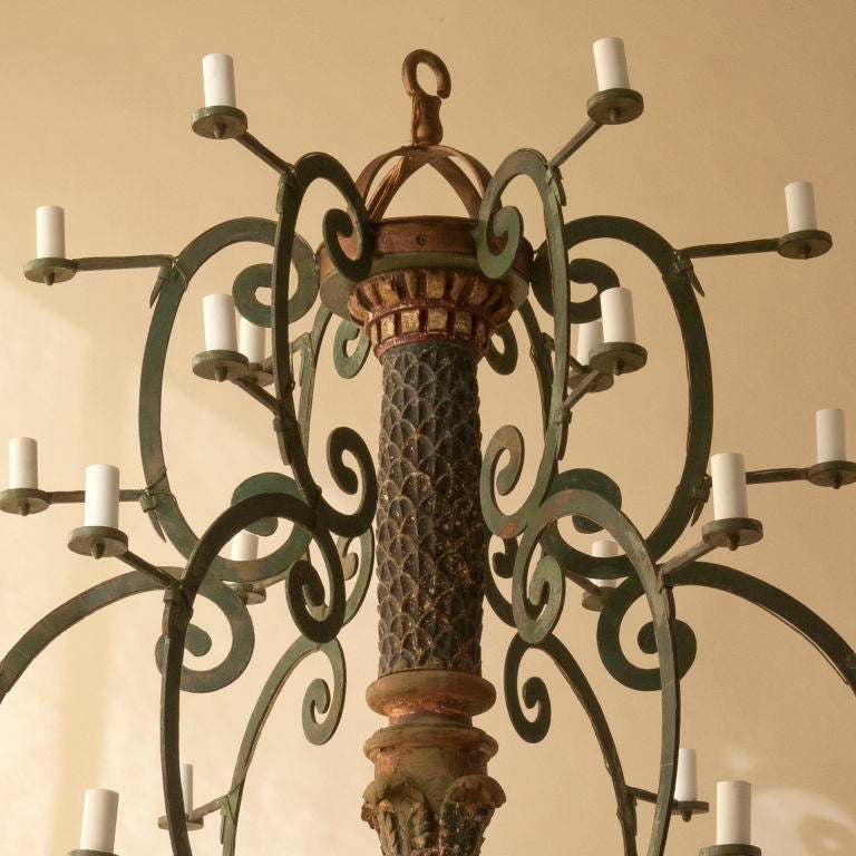 Baroque chandelier In Good Condition For Sale In New York, NY