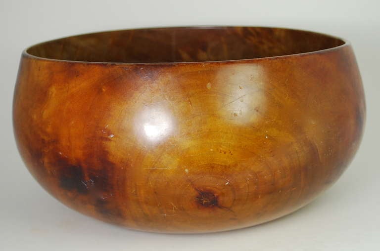 Large Hawaiian Koa wood bowl circa 19th or Early 20th Century. 