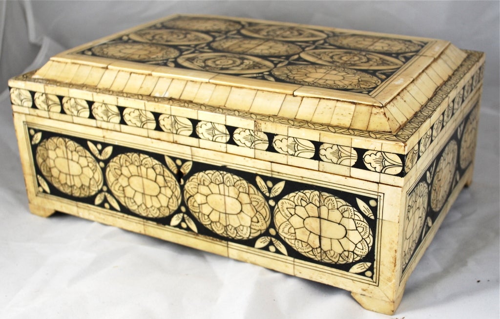 Gorgeous lift top Anglo Indian Box.