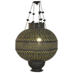 Magnifique grande lanterne marocaine ancienne suspendue en laiton percé