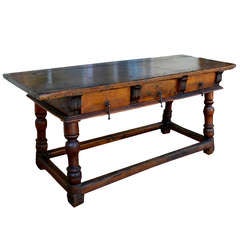 Beautiful late 17th Early 18th Century Spanish Walnut Table Console