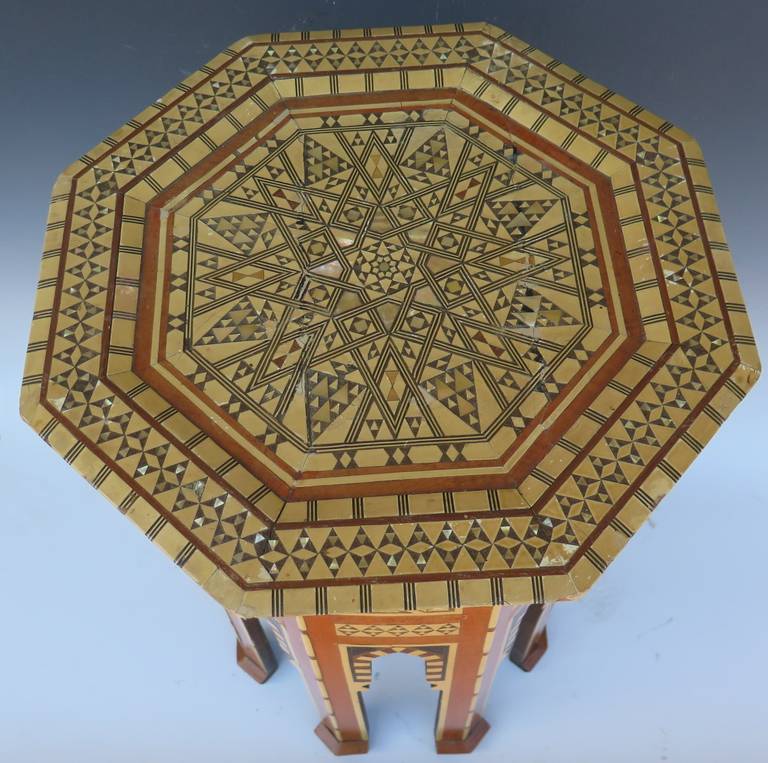 Beautiful 19th Century Mother-of-Pearl Moroccan Side Table For Sale 1