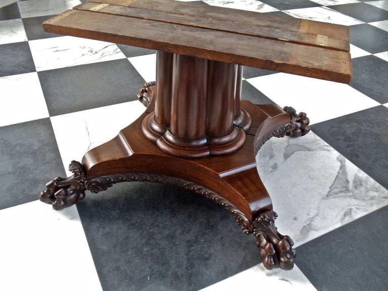 19th Century American Neoclassical Round Expanding Dining Table 5