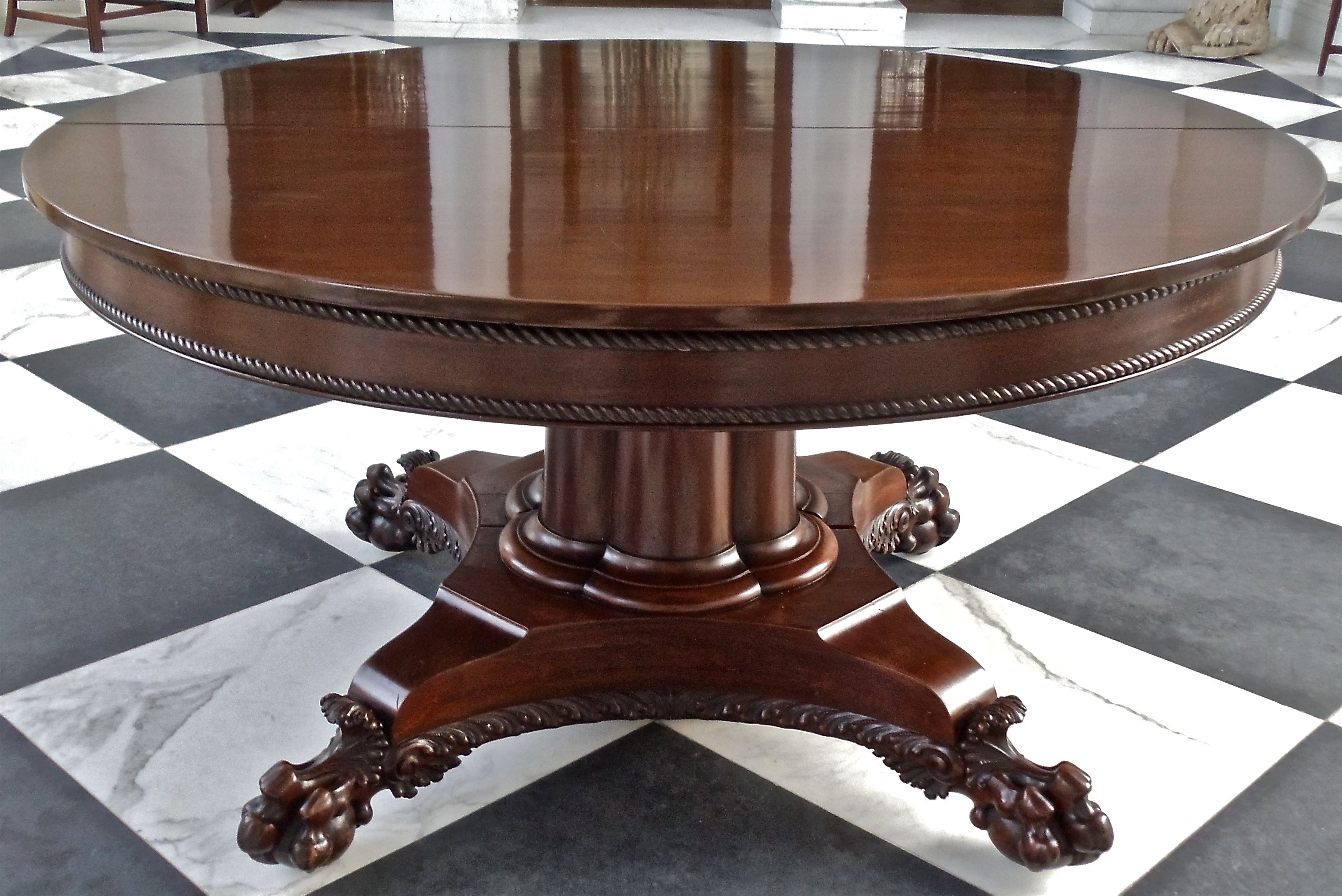 19th Century American Neoclassical Round Expanding Dining Table