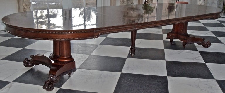 19th Century American Neoclassical Round Expanding Dining Table In Excellent Condition In Essex, MA
