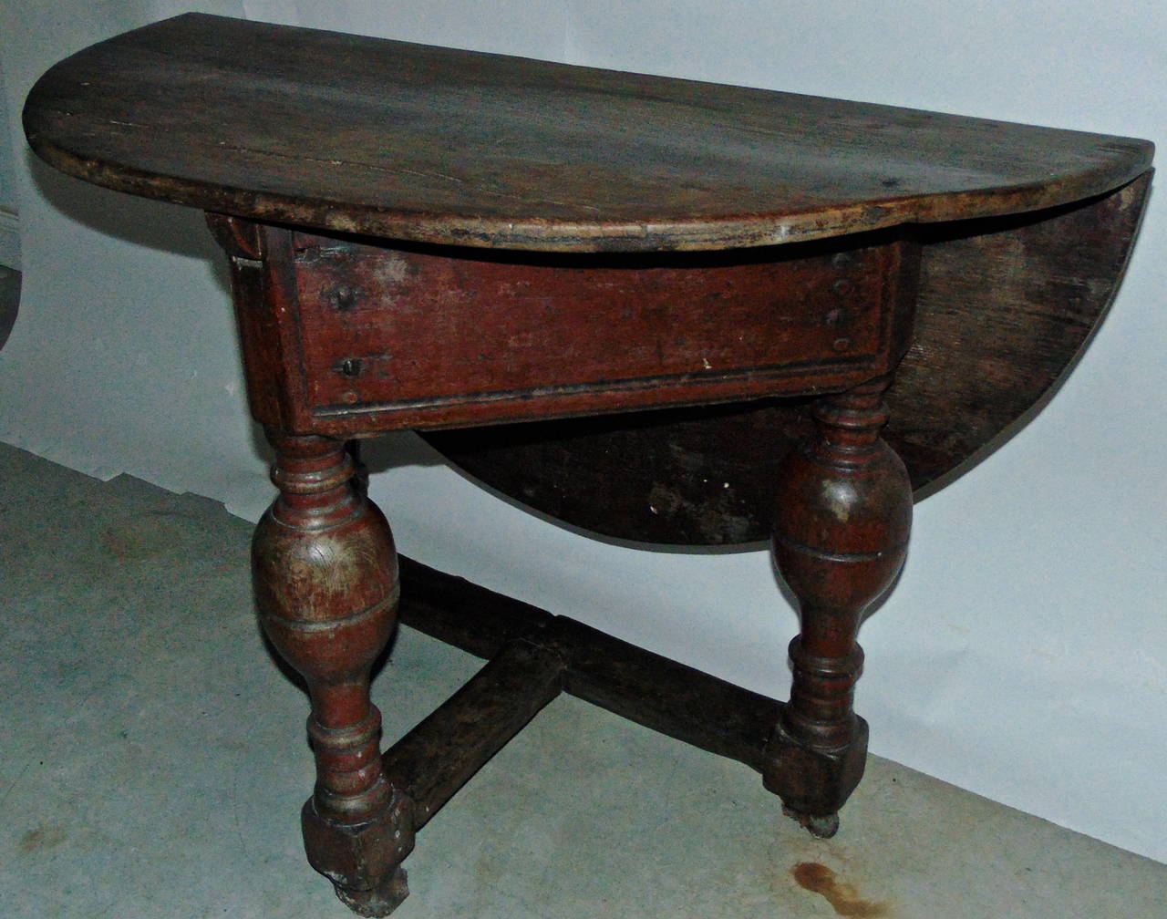 Period 17th Century Dutch Oak Drop-leaf Table in Original Surface In Fair Condition In Essex, MA