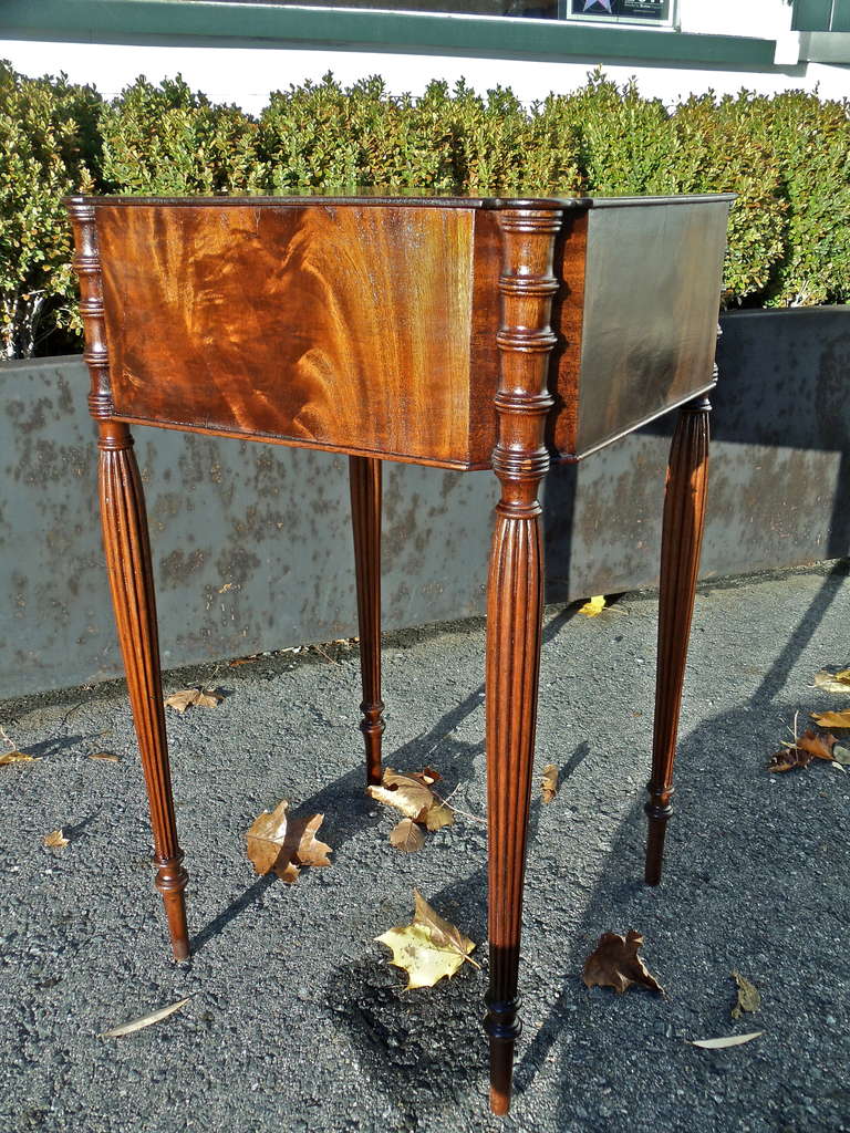 Pair Of Mahogany Federal Style End or Bed Side Tables In Excellent Condition In Essex, MA