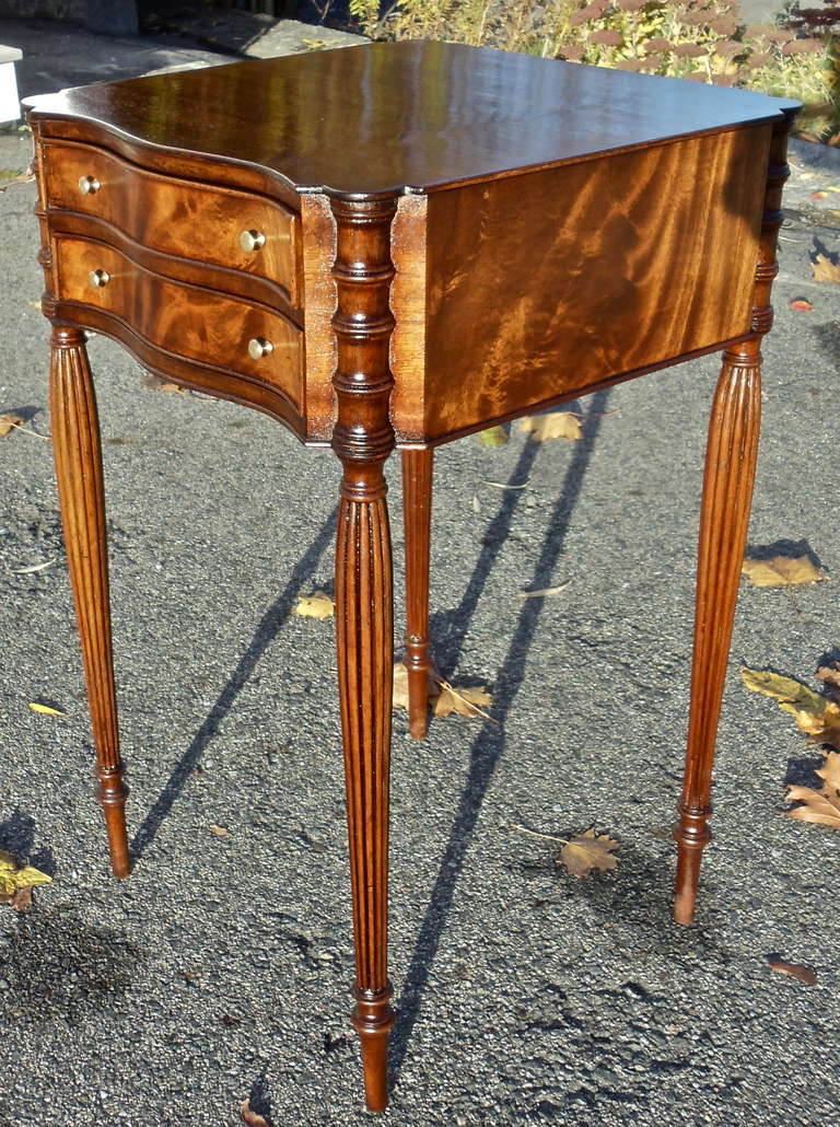 American Pair Of Mahogany Federal Style End or Bed Side Tables