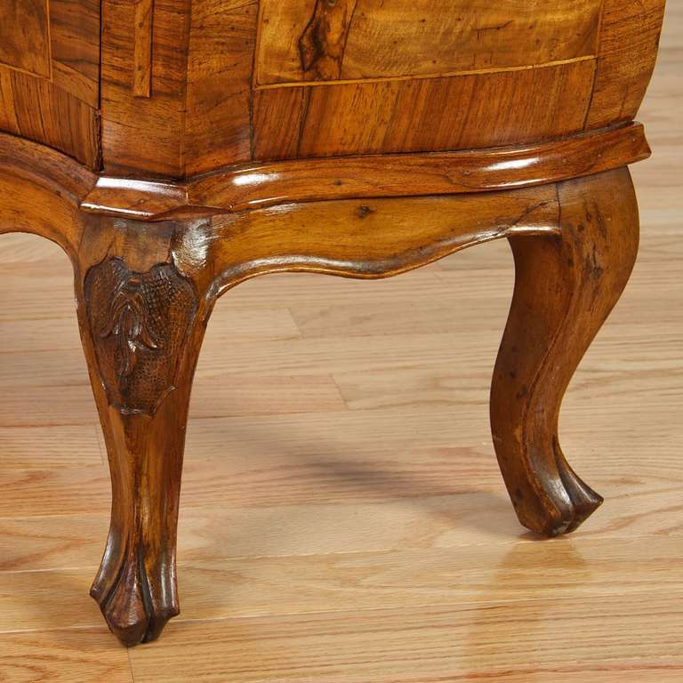 Pair of Italian Figured Walnut Commodes In Excellent Condition In Essex, MA