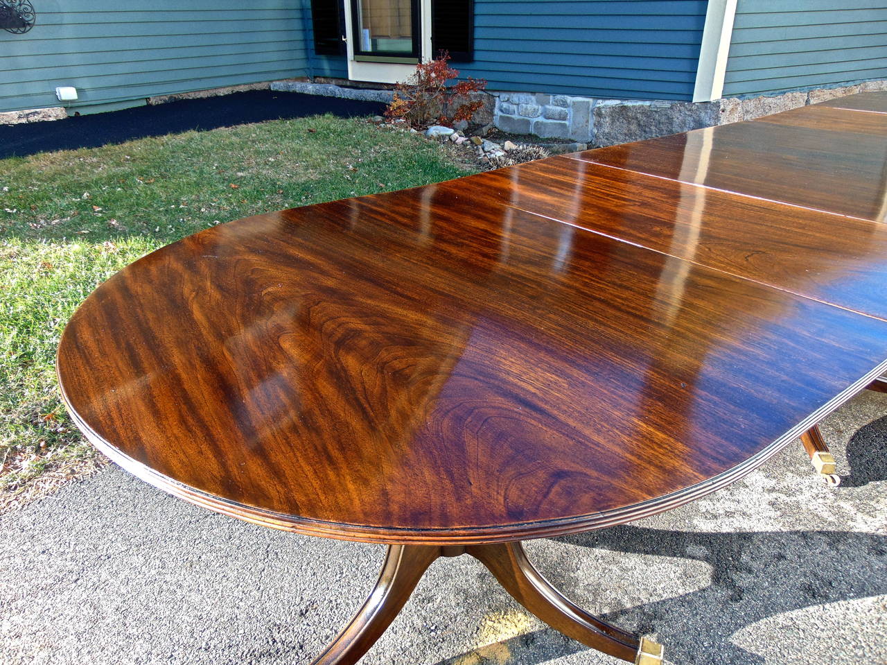 Solid Mahogany Regency Dining Table of Narrow Width In Excellent Condition In Essex, MA