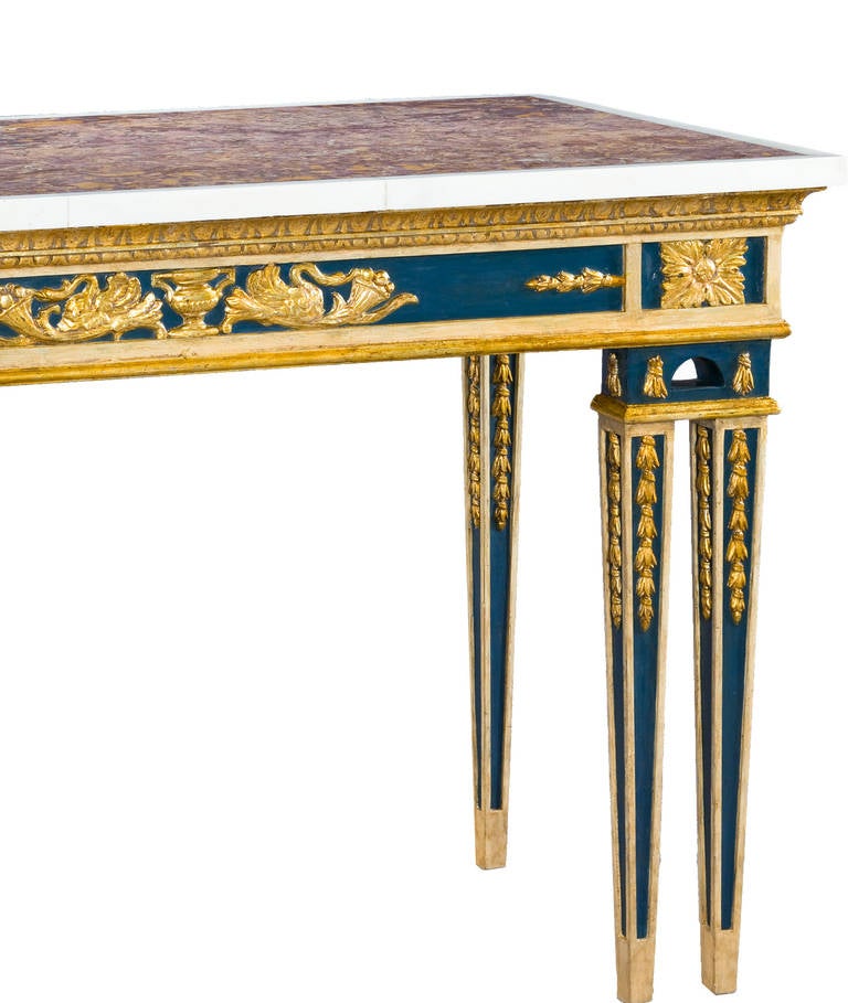 Pair of Italian Parcel Gilt Side Tables In Excellent Condition For Sale In New York, NY