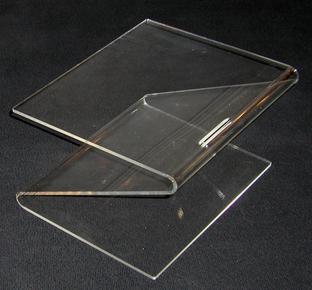 Perspex dual purpose magazine rack or table.

Table mesurments: W:15 1/2ins - 39.5cm D:12 1/2ins - 32cm Height: 8ins - 20.5cm