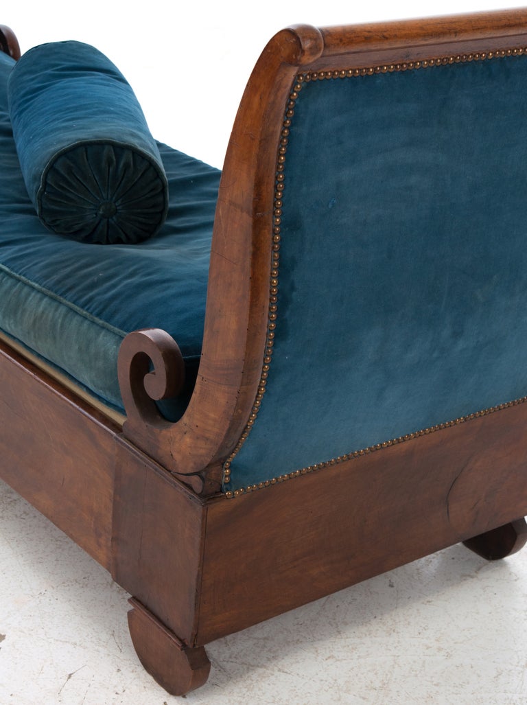 French Regency Walnut Sleigh Daybed 4