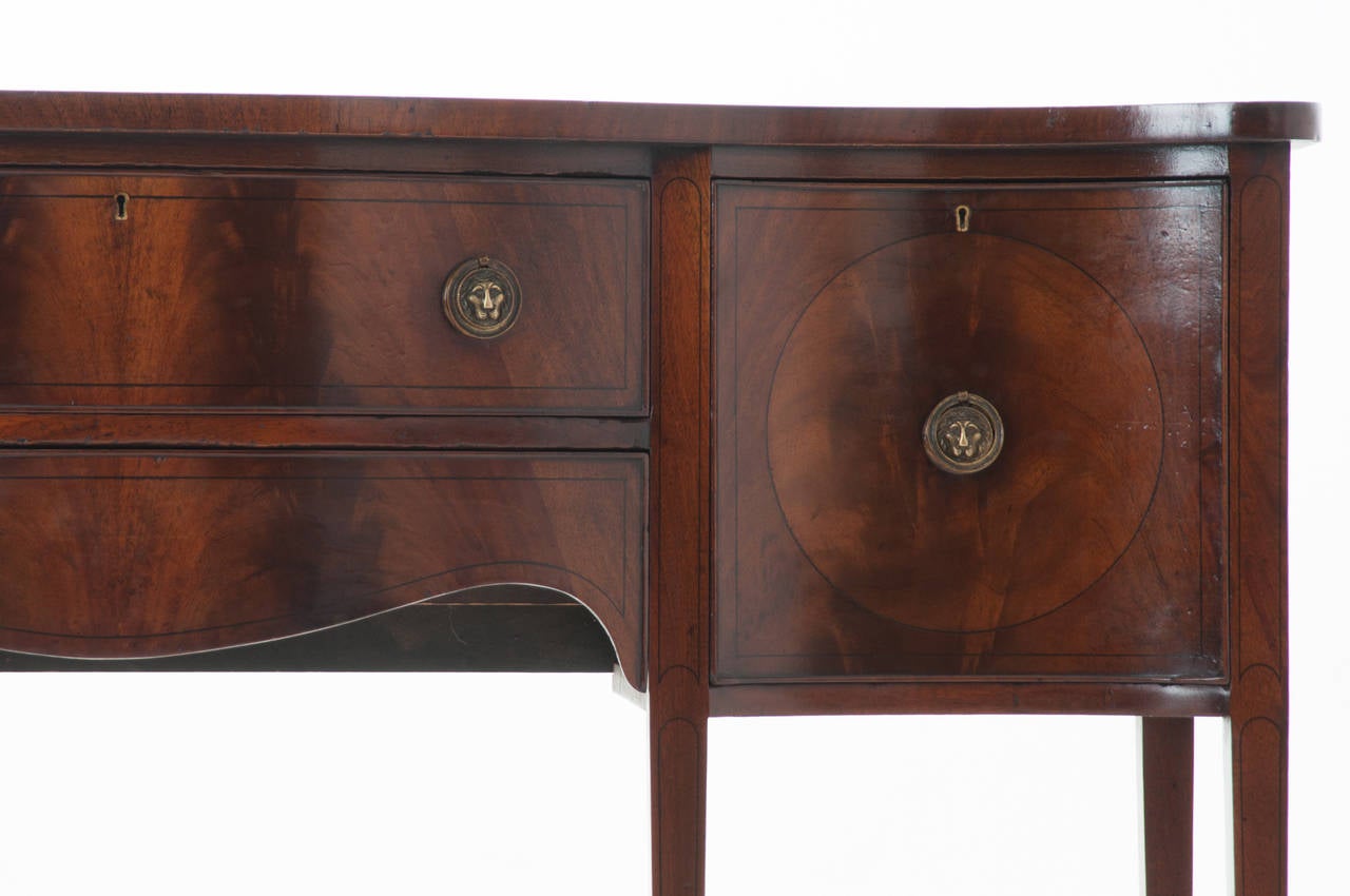 English 19th Century George III Mahogany Serpentine Sideboard In Excellent Condition In Baton Rouge, LA