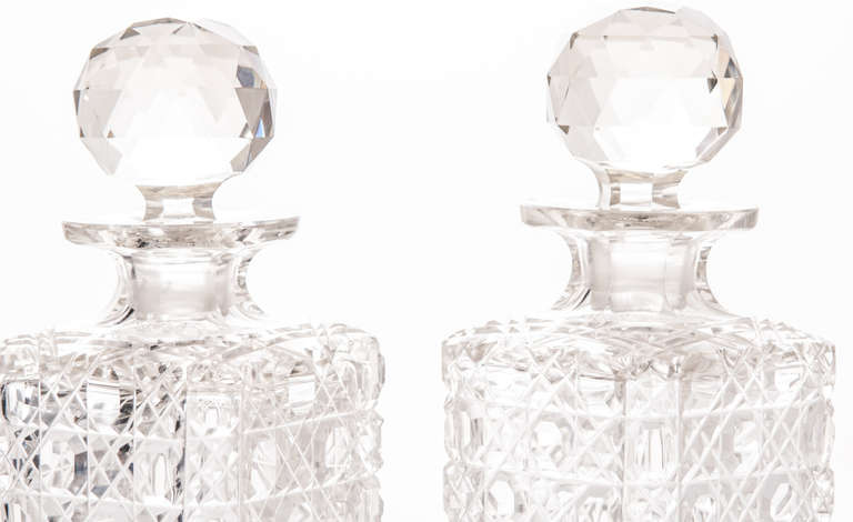 English 19th Century Pair of Cut Crystal Decanters In Good Condition In Baton Rouge, LA