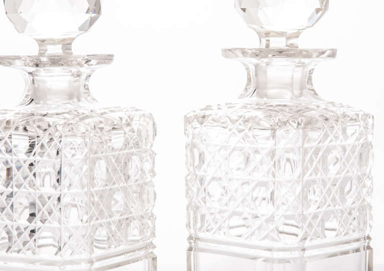 English 19th Century Pair of Cut Crystal Decanters 1