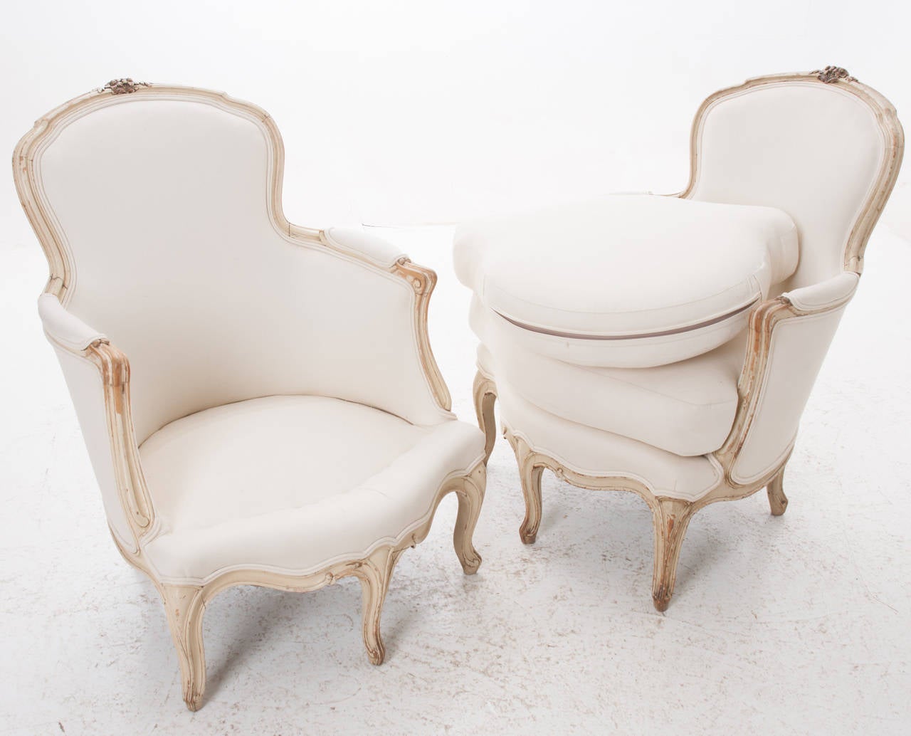 French Pair of 19th Century Louis XV Painted Bergeres 7
