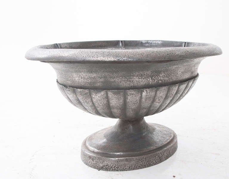 French 19th Century Charles X Polished Cast Iron Urn 4