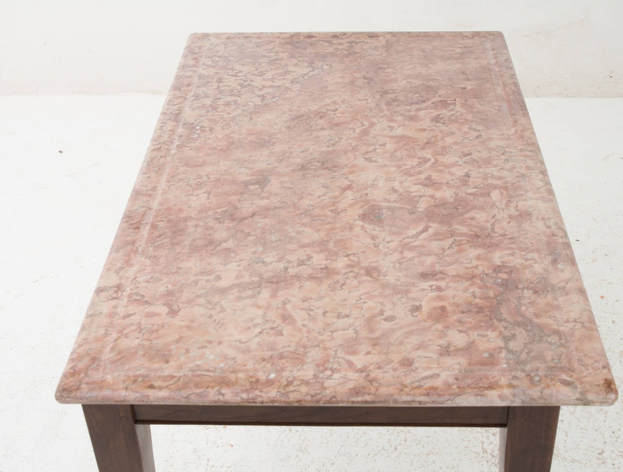 French 19th Century Butcher's Marble over Walnut Base In Good Condition In Baton Rouge, LA