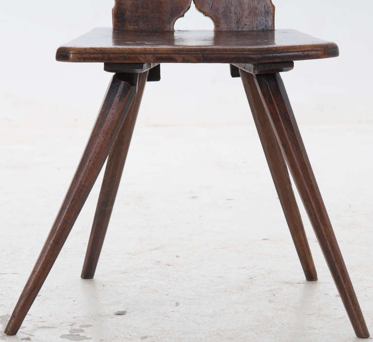 Country Chaise alsacienne du 18ème siècle en bois sculpté à la main