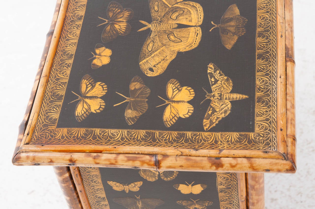 English 19th Century Bamboo & Decoupage Butterfly Bookshelf In Good Condition In Baton Rouge, LA