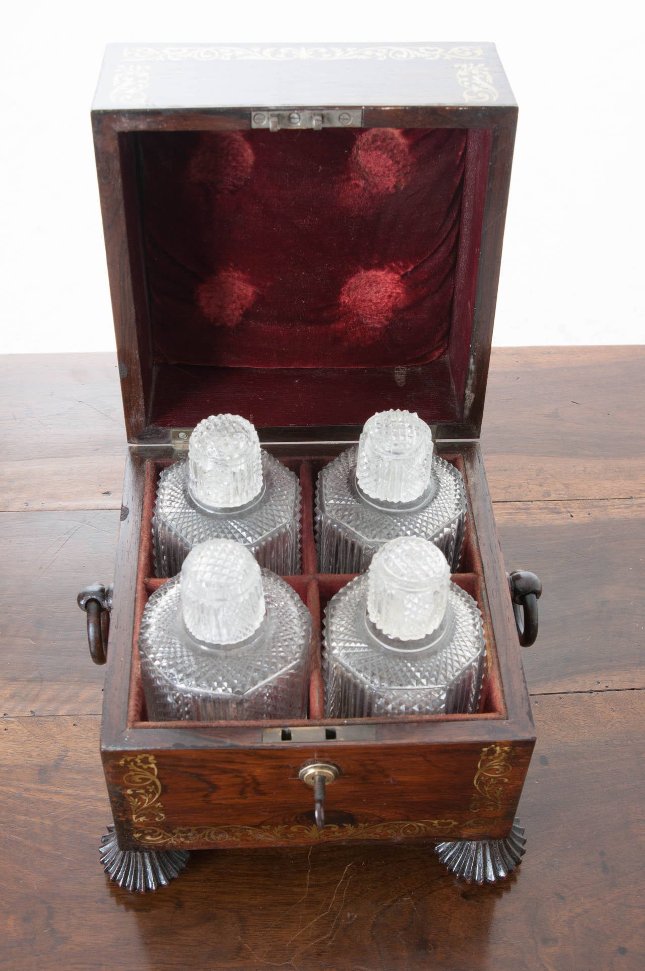 English Rosewood & Brass Inlay Decanter Box With Original Crystal Decanters In Good Condition In Baton Rouge, LA