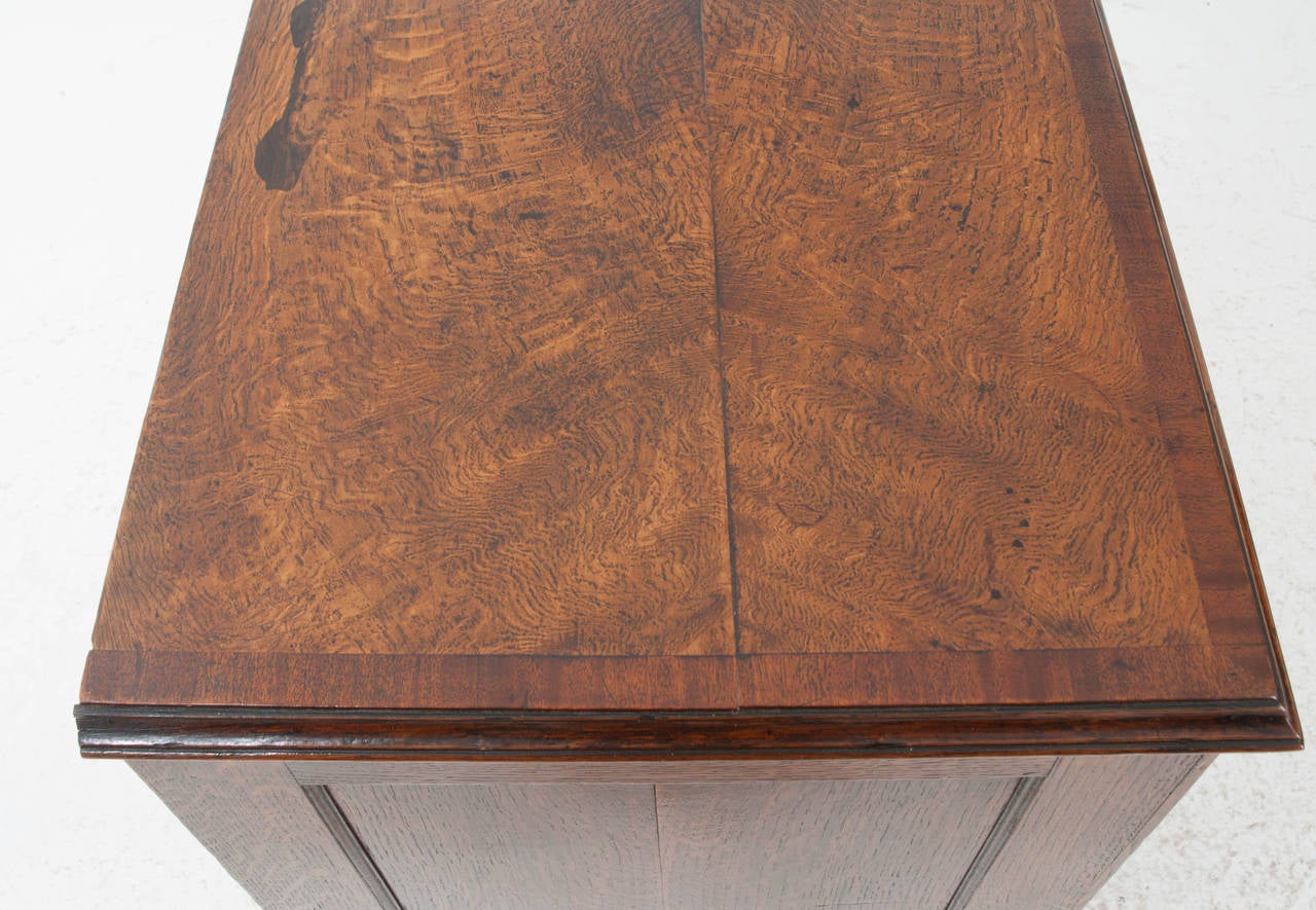 English 19th Century Lancashire Oak Chest of Drawers In Good Condition In Baton Rouge, LA