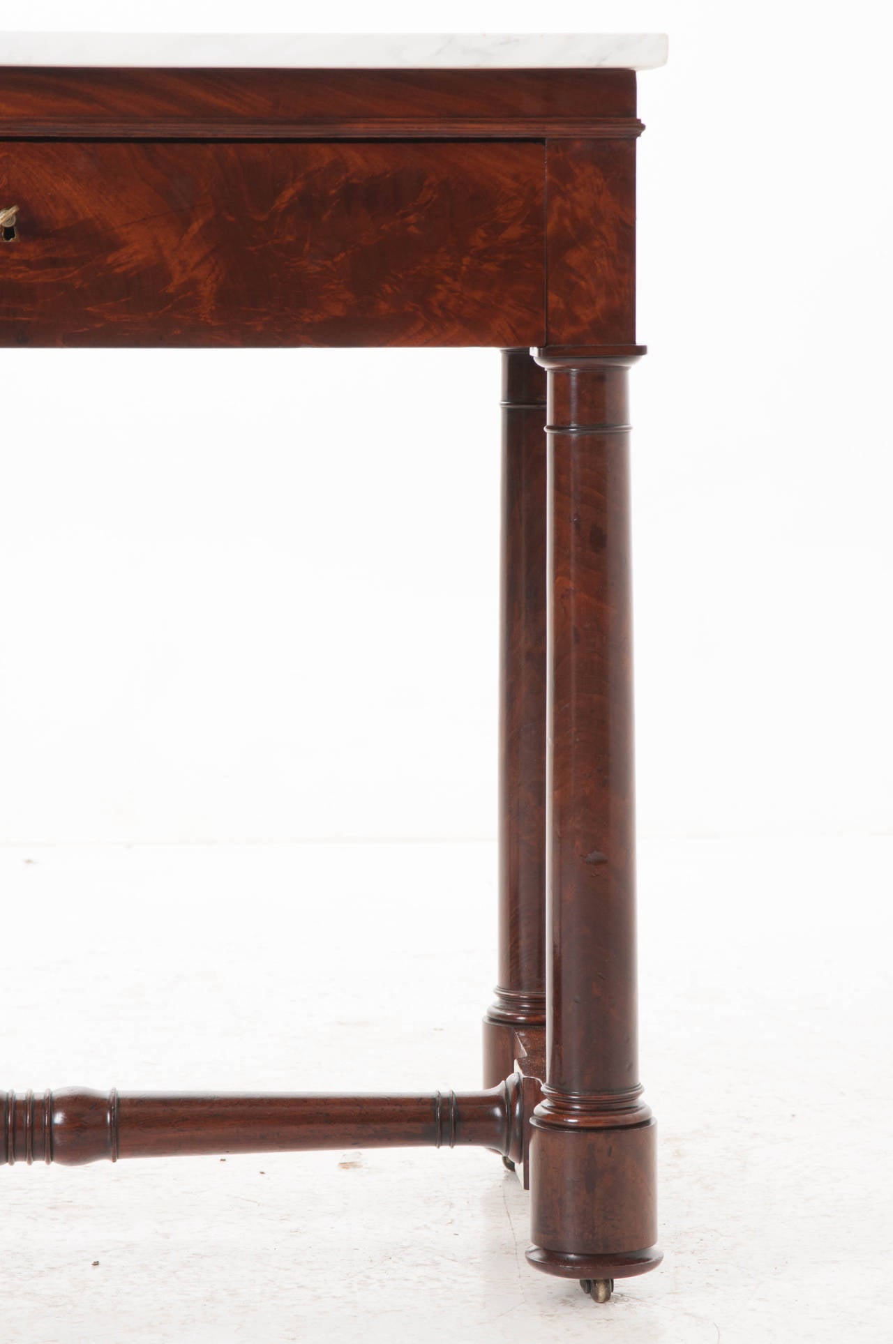 English 19th Century Mahogany and Marble Table In Good Condition In Baton Rouge, LA