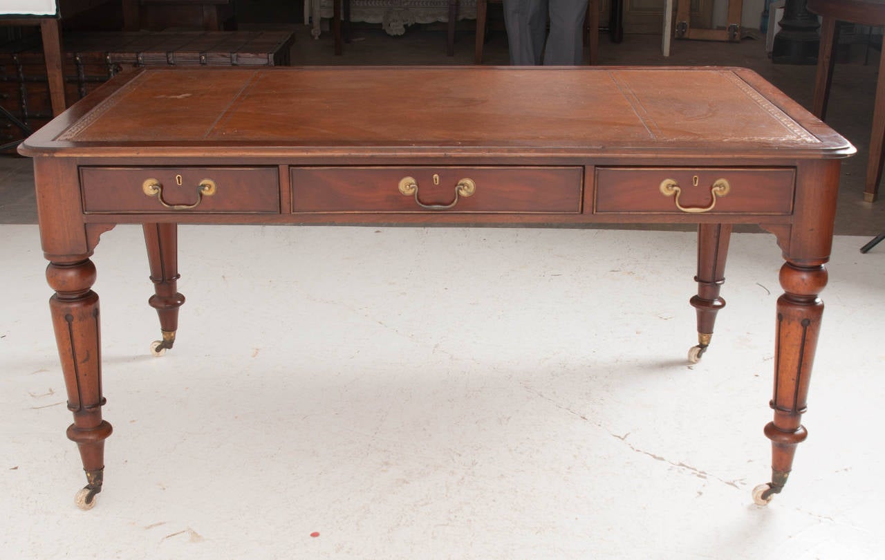 English 19th Century Mahogany and Leather Partner's Desk 3