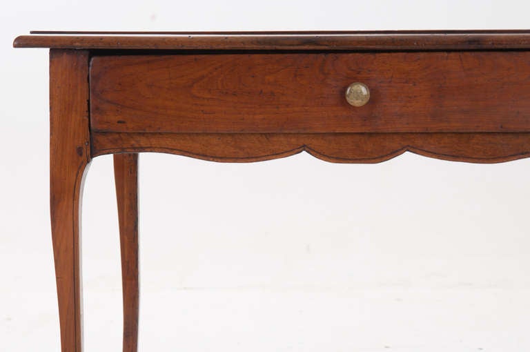 French 19th Century Walnut Cabriole Leg Table
