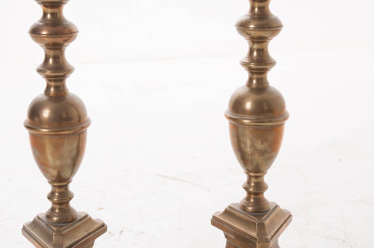 European Pair of 19th Century Brass Candlesticks with Paw Feet For Sale 1