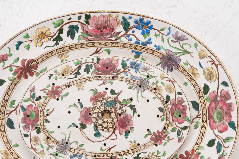 A stunning meat platter with its drainer made by Doulton Burslem, and English company out of Oxford specializing in tableware and collectibles, 1880s.