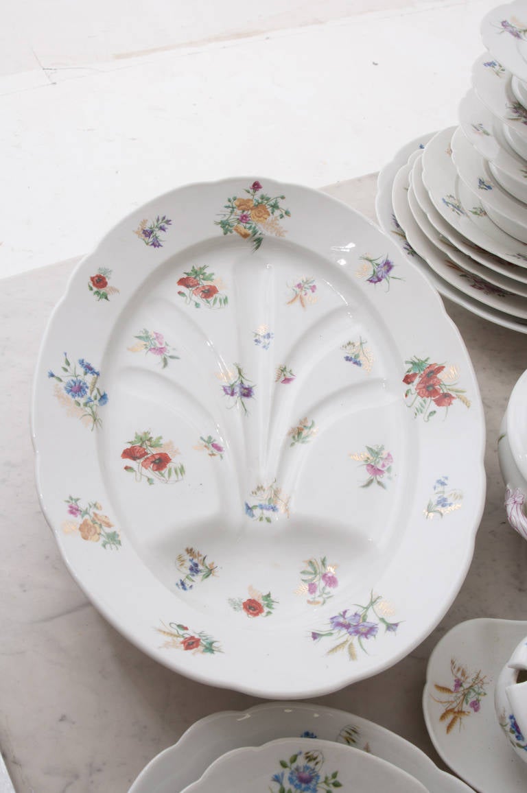 French 19th Century Floral 102 Piece Dinner Service For Sale 2