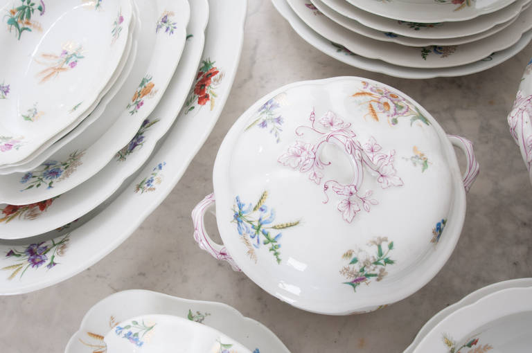 French 19th Century Floral 102 Piece Dinner Service For Sale 4