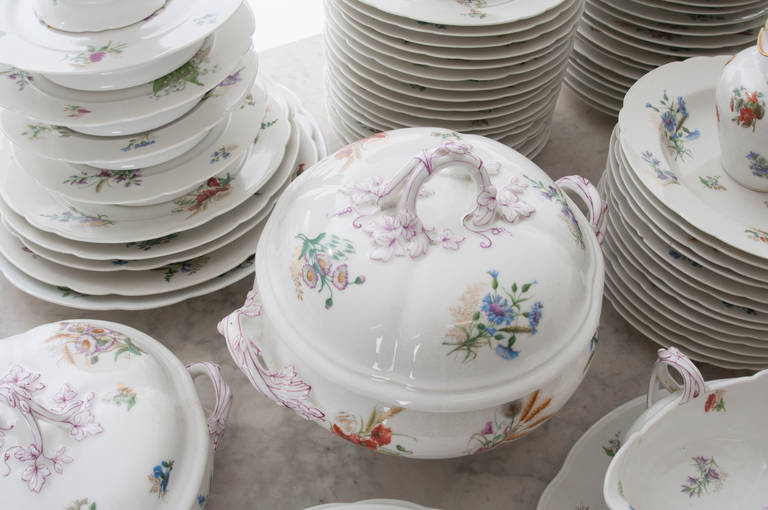 French 19th Century Floral 102 Piece Dinner Service For Sale 1