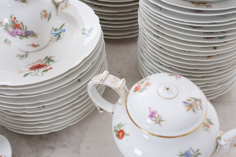 French 19th Century Floral 102 Piece Dinner Service For Sale 5