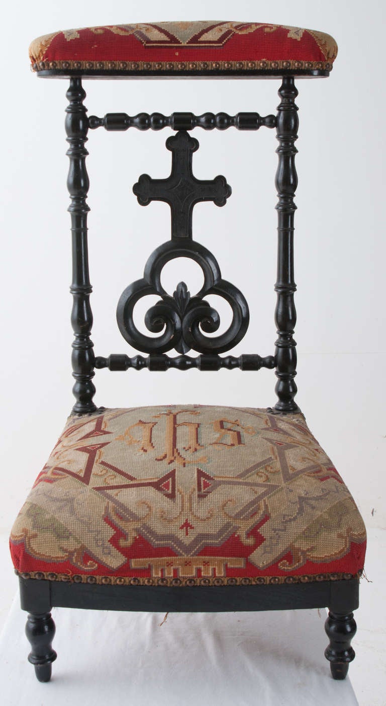 French carved and ebonized wood prie dieu with colorful tapestry upholstery. 1880's

Thank you for your interest in our antiques! To view our full shop online, visit our website