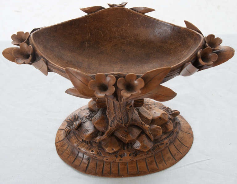 English 19th Century Black Forest Carved Wood Compote 1