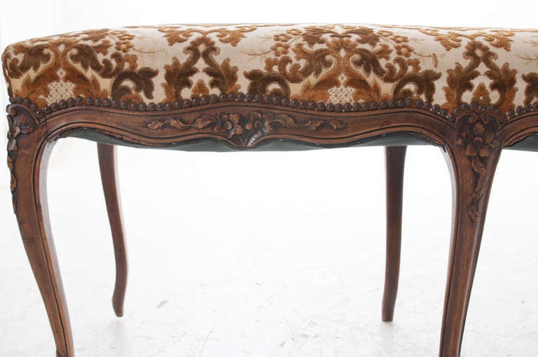 French 19th Century Louis XV Walnut & Upholstered Bench In Good Condition In Baton Rouge, LA