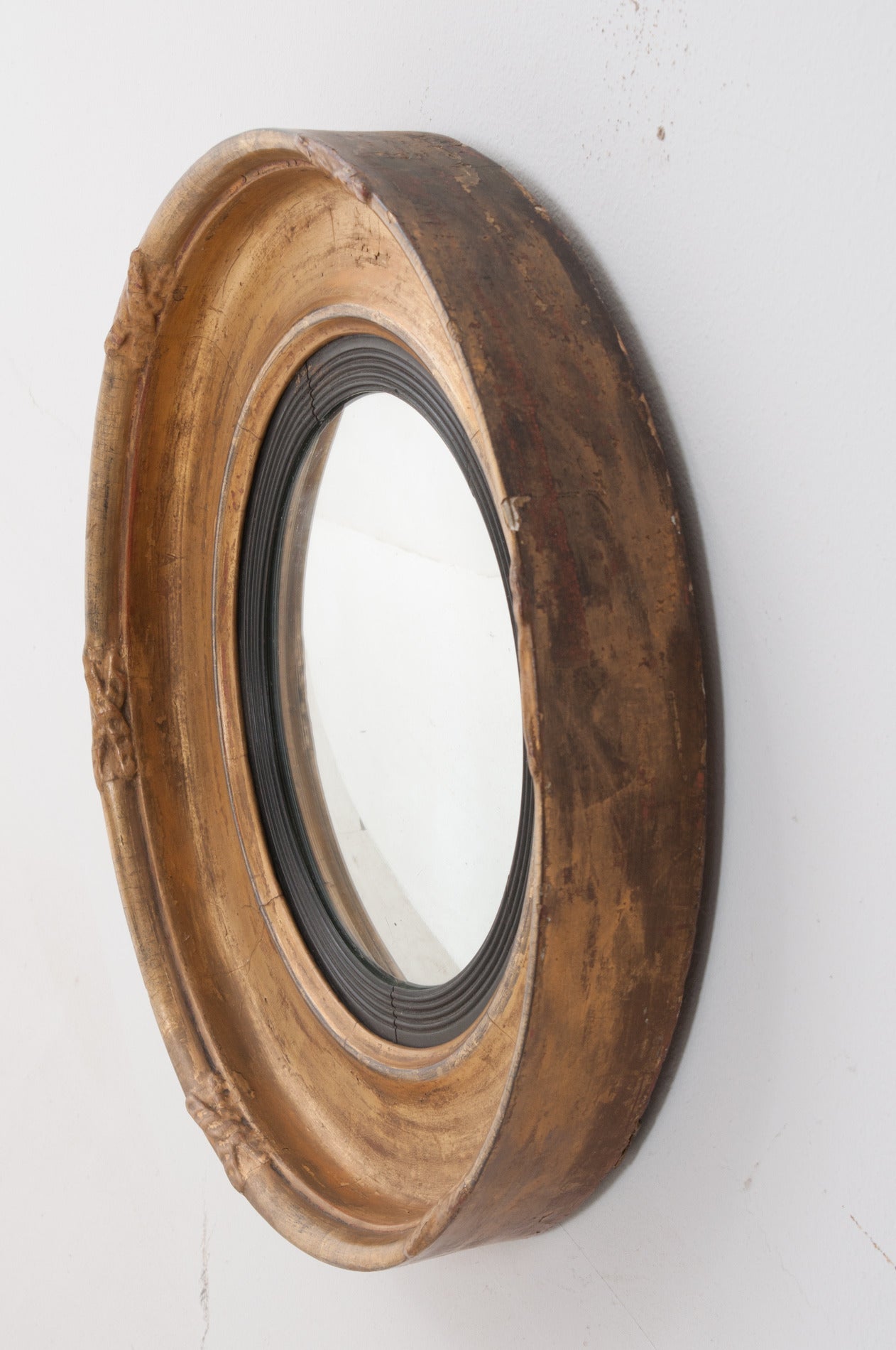 English 19th Century Gold Gilt Convex Mirror In Good Condition In Baton Rouge, LA